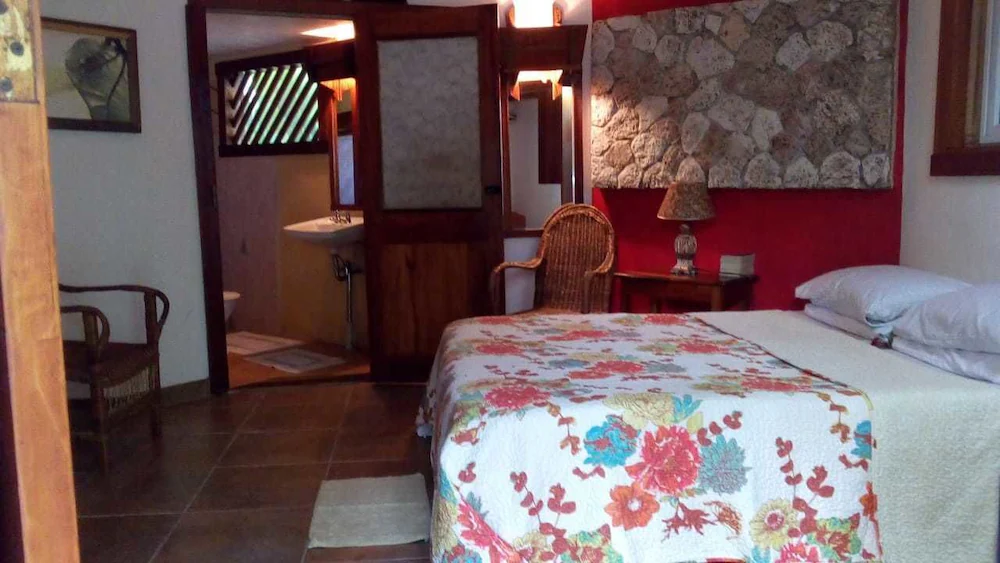 Whistling Bird Resort - Negril