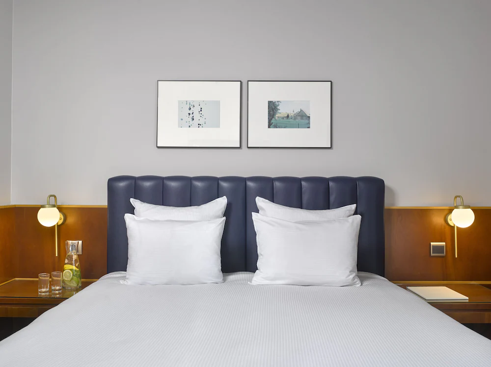 Classic Double room with city view full double bed