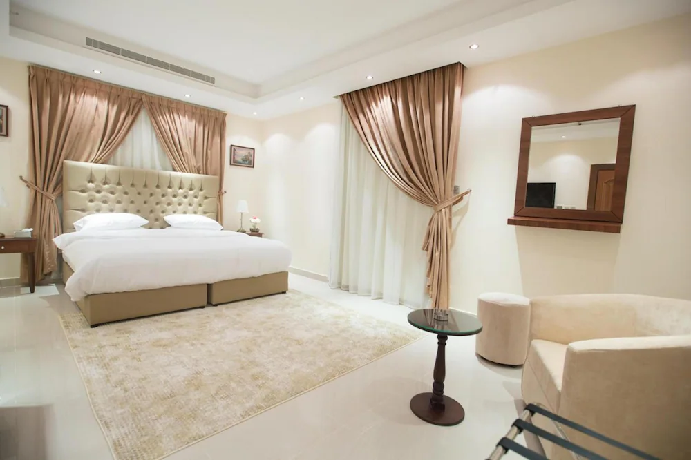 Classic Double Suite full double bed