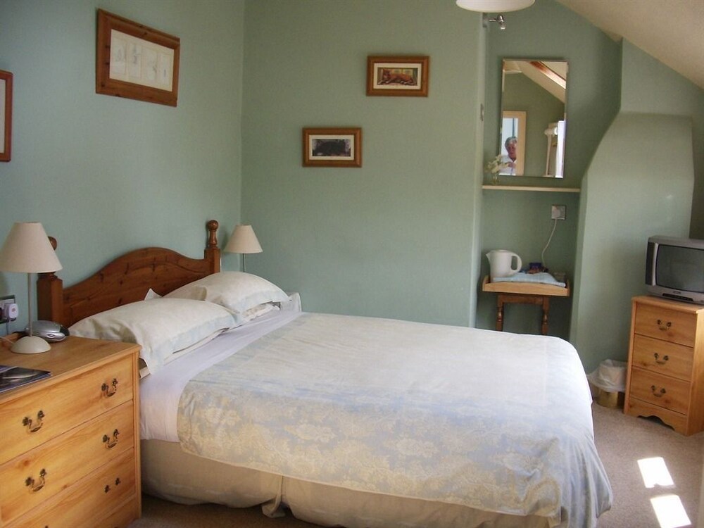 Standard Double Basement room with view full double bed