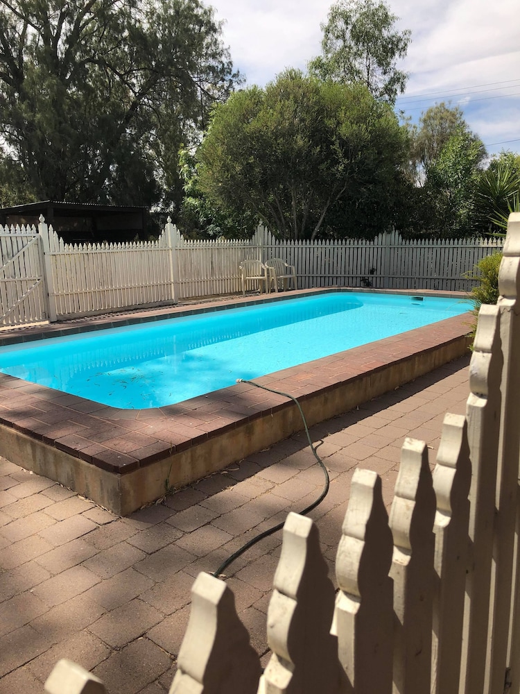 1 Bedroom Standard Double Suite full double bed