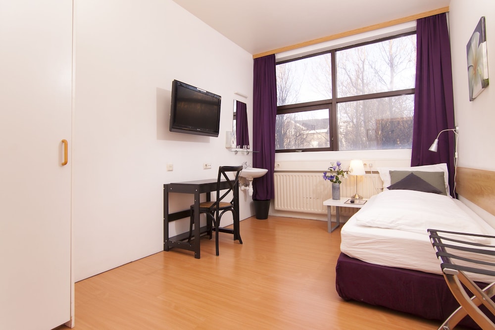 1 Bedroom Triple Apartment twin beds