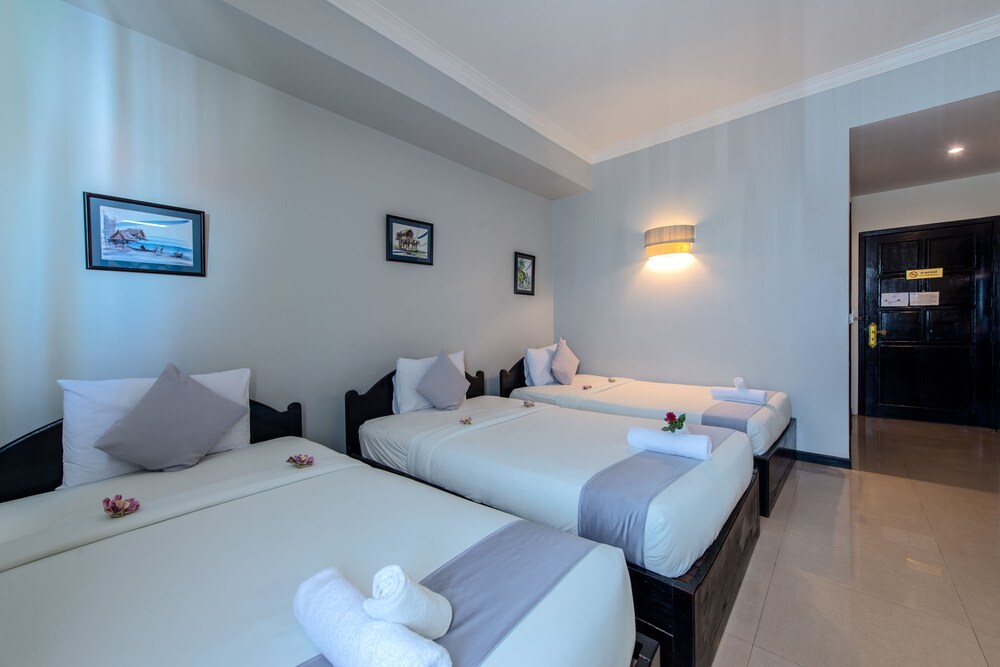 Deluxe Double room with pool view full double bed