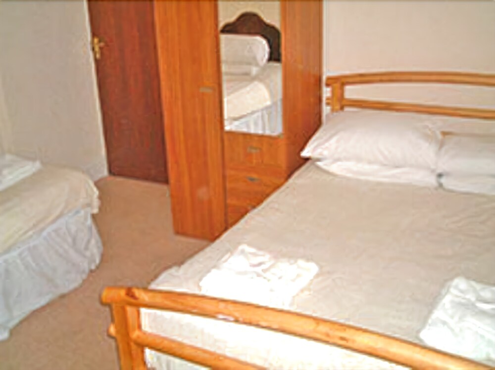 Standard Double Family room twin beds