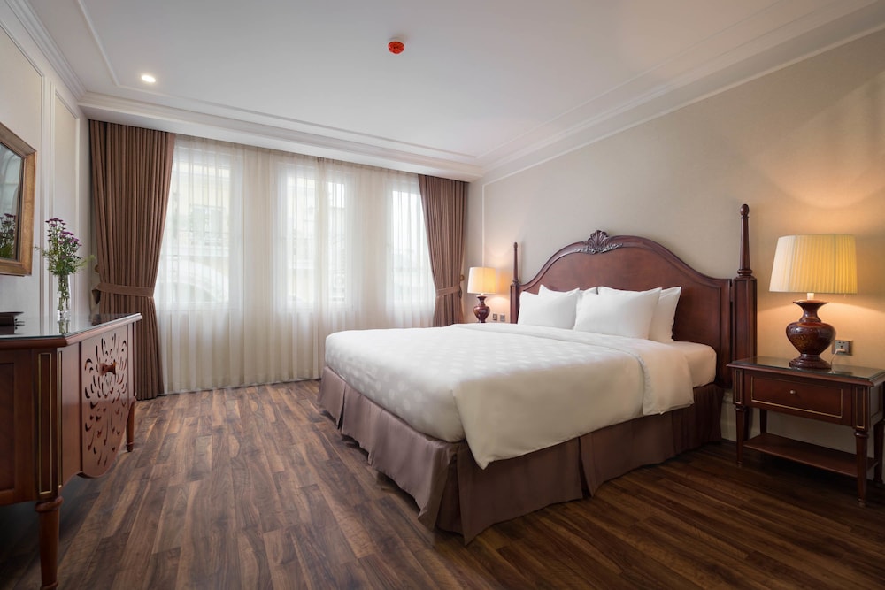 Double Junior Suite with city view full double bed