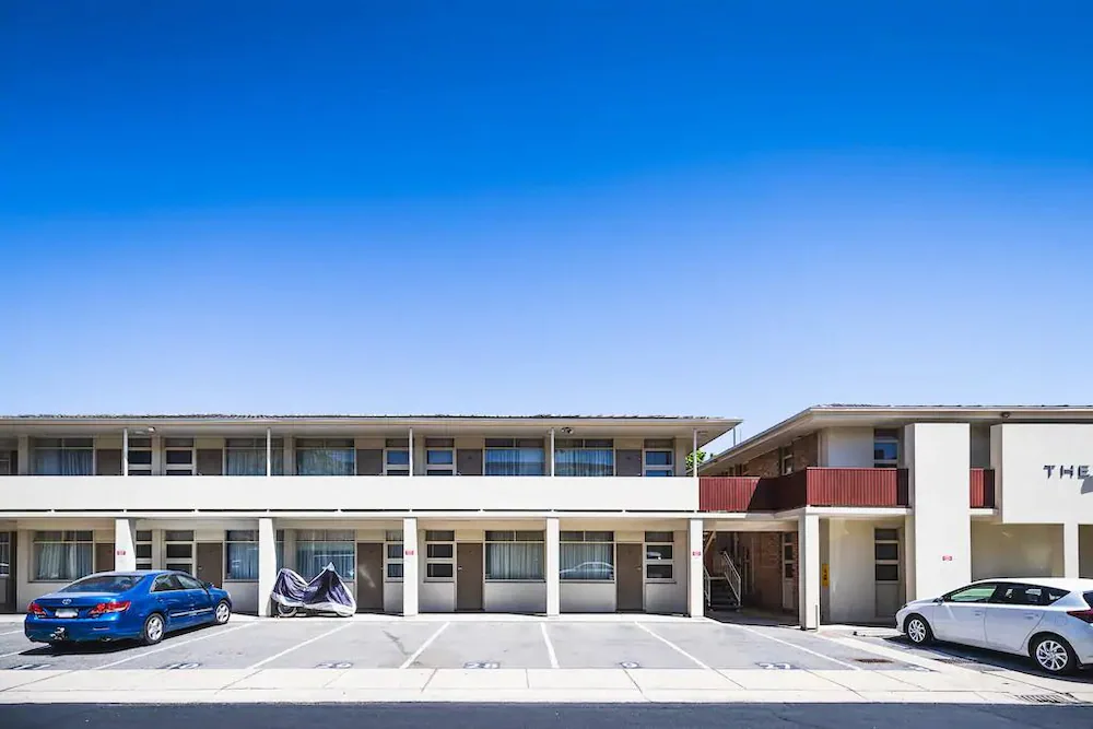Hi 5 Glenelg Studio Apartment - Glenelg
