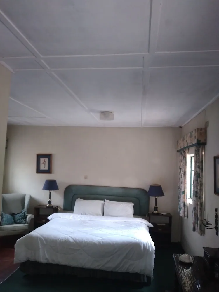 Pine Tree Inn Nyanga exterior