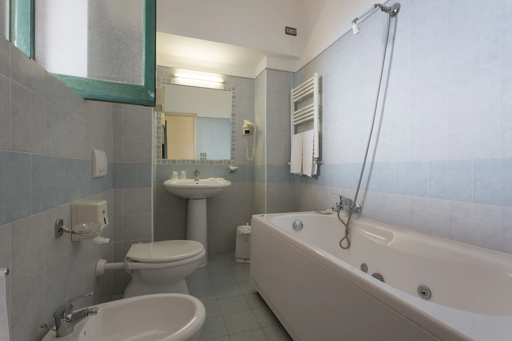1 Bedroom Standard Double room with courtyard view full double bed