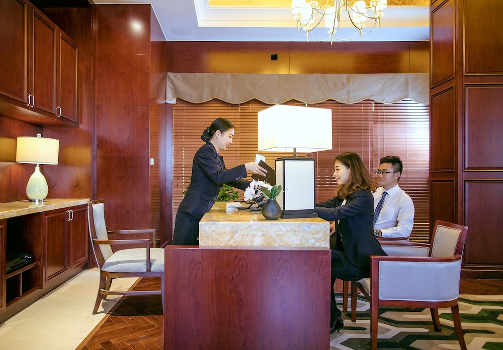 Howard Johnson Qunsheng Plaza Guizhou exterior