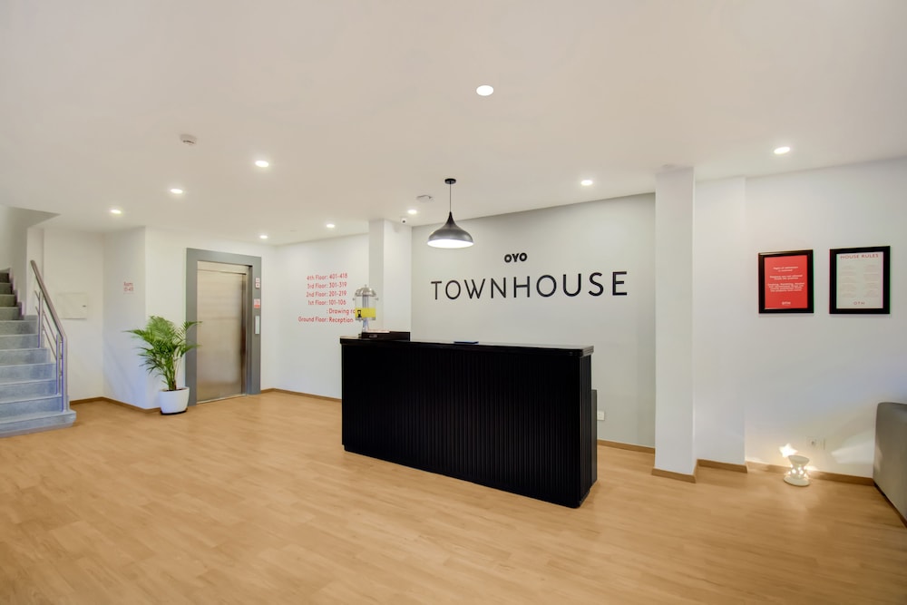 Super OYO Townhouse 165 Netaji Road exterior