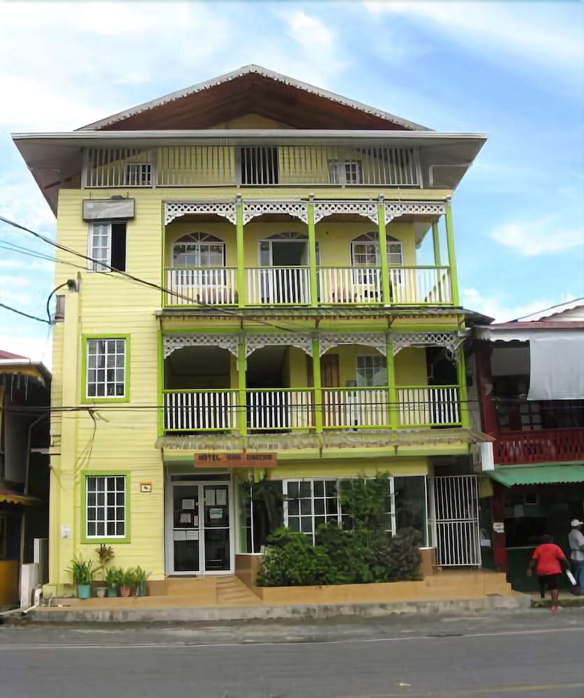 Hotel Don Chicho exterior