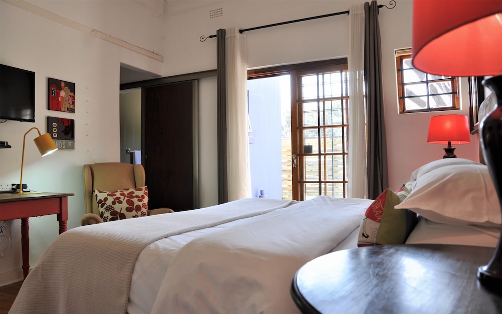 Economy Double room with balcony and with view full double bed