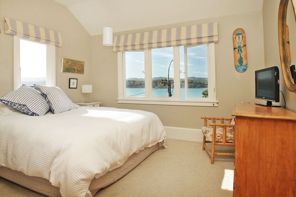 Beachfront Wellington Bed & Breakfast exterior