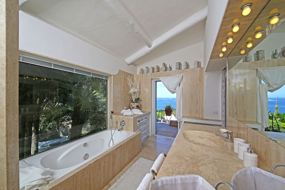 Double Suite with pool view full double bed