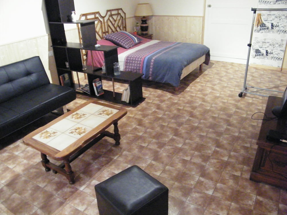 Standard Single room full double bed
