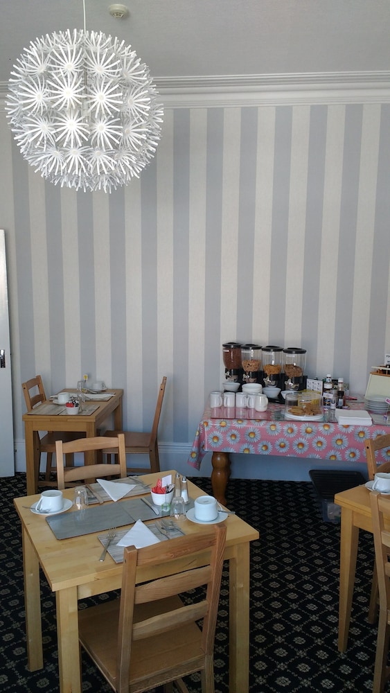 Standard Double Family room twin beds