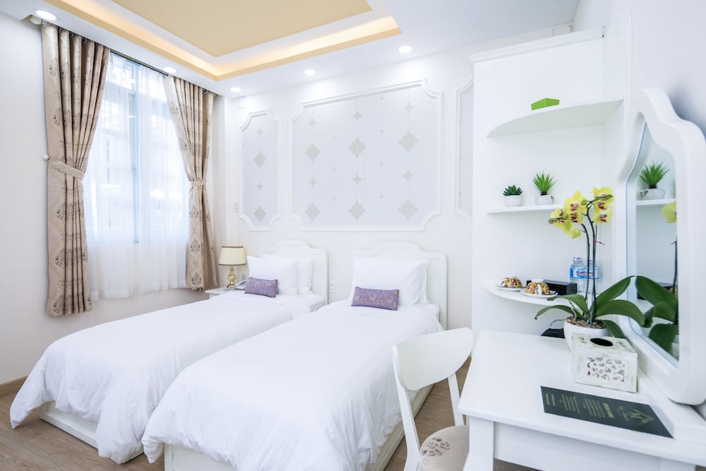 Deluxe Double room with balcony full double bed