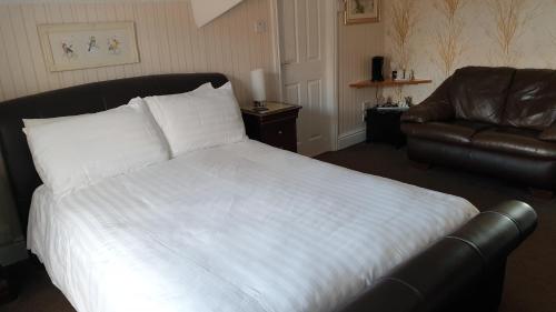 Standard Double room with partial sea view twin beds