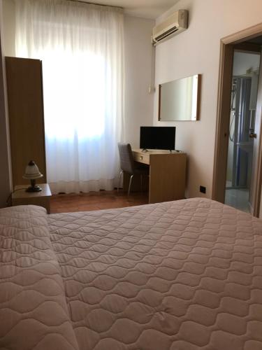 Economy Triple room