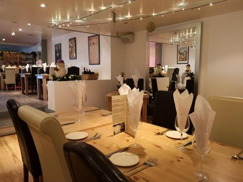 Hunters Lodge Motel exterior