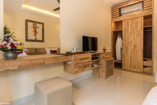 Single Suite with view