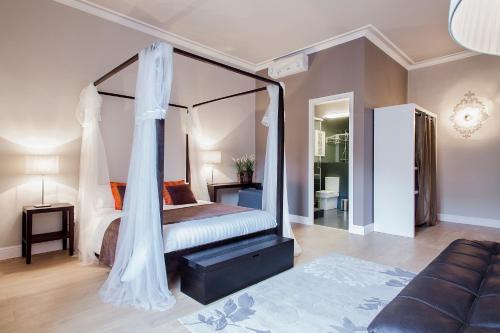 Single Suite with balcony and with city view