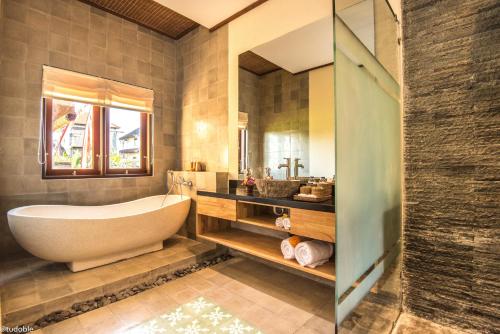 Double Suite with pool view full double bed