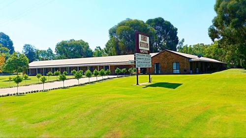 Early Settlers Motel exterior