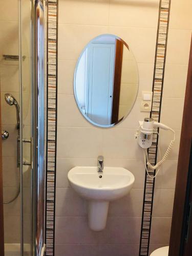 Standard Single room full double bed