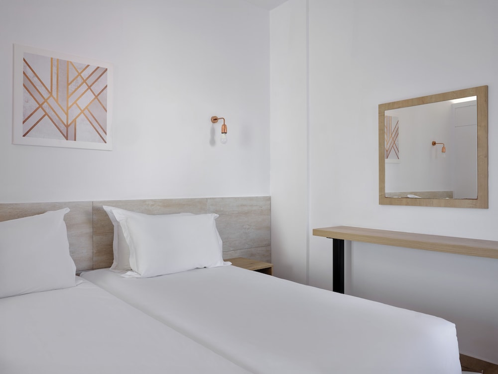 1 Bedroom Grand Double Family Suite twin beds