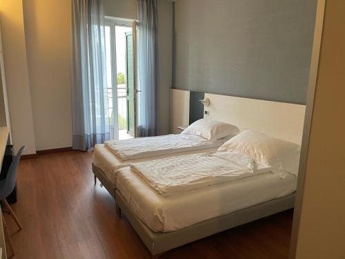 Standard Double room with balcony full double bed