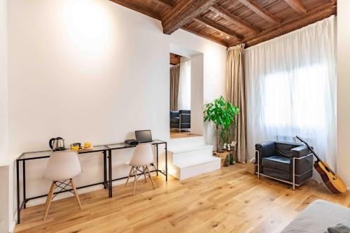 Single Apartment with balcony full double bed