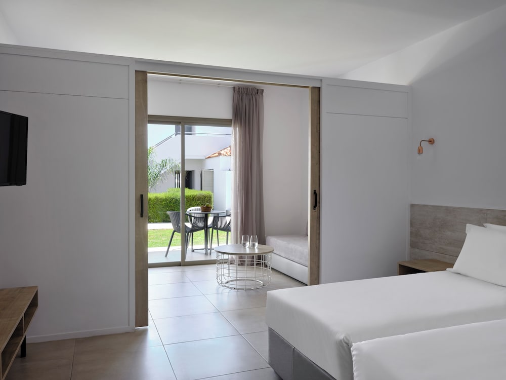 1 Bedroom Double Family Suite twin beds