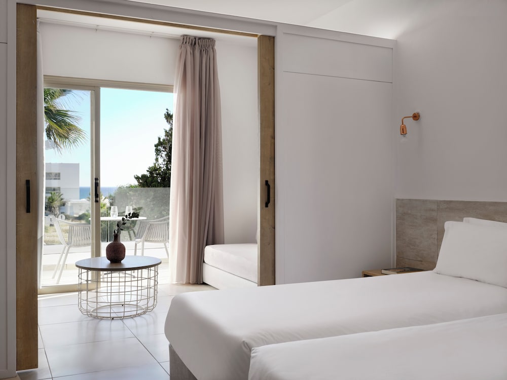 1 Bedroom Double Suite full double bed