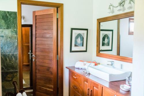 Deluxe Double room with river view full double bed